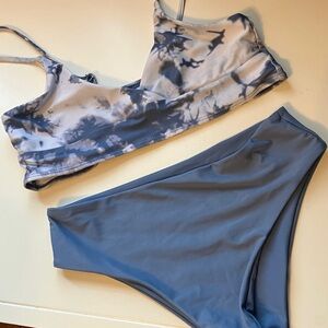 Stylish Blue and White Tie-Dye Women's Bra